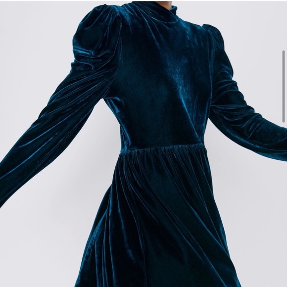 Zara Dresses & Skirts - Zara Puff Sleeves Teal Velvet Dress